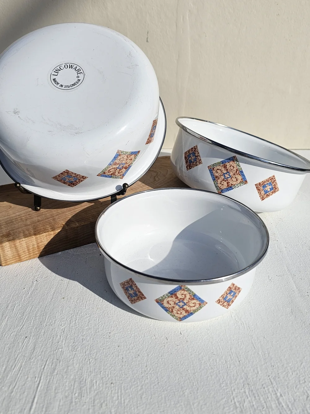 White Enamel Nesting Bowls with Decorative Tile Motif - Set of 3